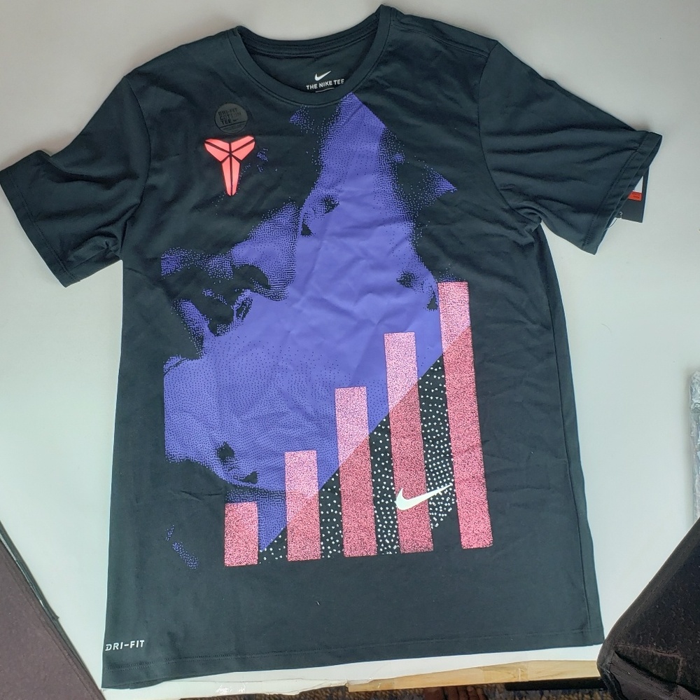 Kobe Men Tee Shirt Size Large New With Tags